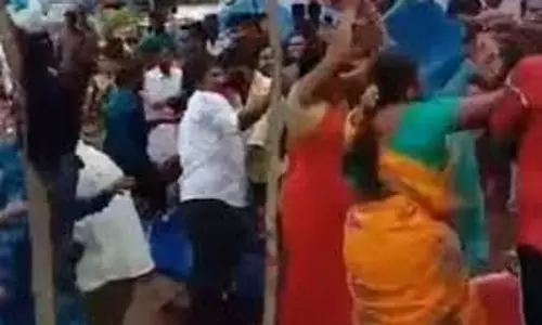 UP News: शादी समारोह के दौरान दो गुटों में झड़प, 7 लोग घायल UP News: शादी समारोह के दौरान दो गुटों में झड़प, 7 लोग घायल