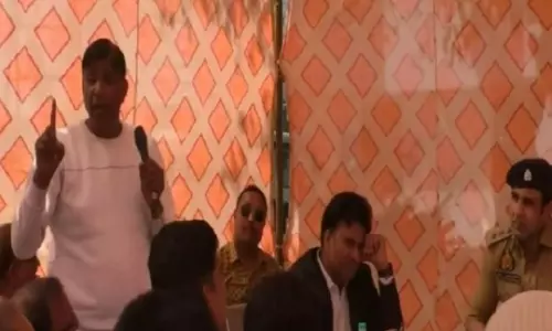 साल में 52 जुम्मे की नमाज, लेकिन होली सिर्फ़ एक, असहज होने पर घर के अंदर रहें: Sambhal CO