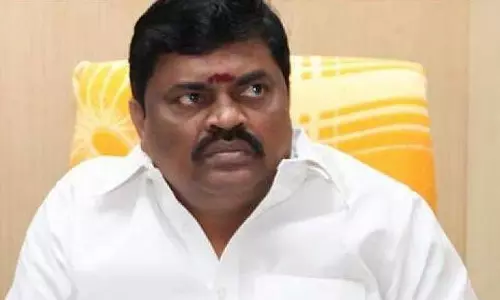 पूर्व मंत्री ने जनसभा के मंच पर AIADMK कार्यकारिणी पर हमला किया