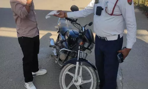 गुरुग्राम में बिना हेलमेट वाहन चलाने पर 51 हजार वाहन चालकों पर जुर्माना लगाया गया
