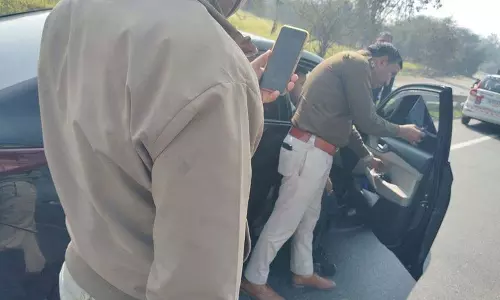रेवाड़ी पुलिस ने फरवरी में 2,815 चालान काटे, उल्लंघनकर्ताओं से 1.28 करोड़ रुपये का जुर्माना वसूला रेवाड़ी पुलिस ने फरवरी में 2,815 चालान काटे, उल्लंघनकर्ताओं से 1.28 करोड़ रुपये का जुर्माना वसूला