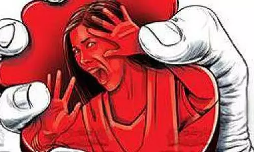 छात्रा पर यौन उत्पीड़न: मां और ट्रक चालक को POCSO के तहत गिरफ्तार किया छात्रा पर यौन उत्पीड़न: मां और ट्रक चालक को POCSO के तहत गिरफ्तार किया