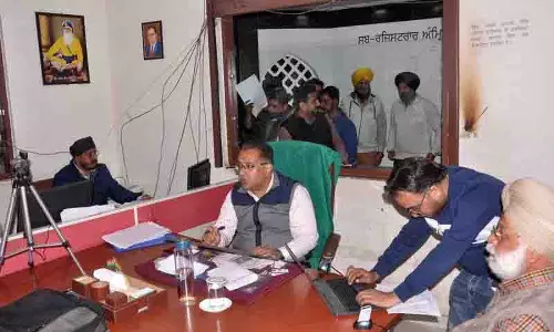 Amritsar: राजस्व अधिकारियों के विरोध प्रदर्शन वापस लेने के बाद बिक्री विलेखों का पंजीकरण फिर से शुरू