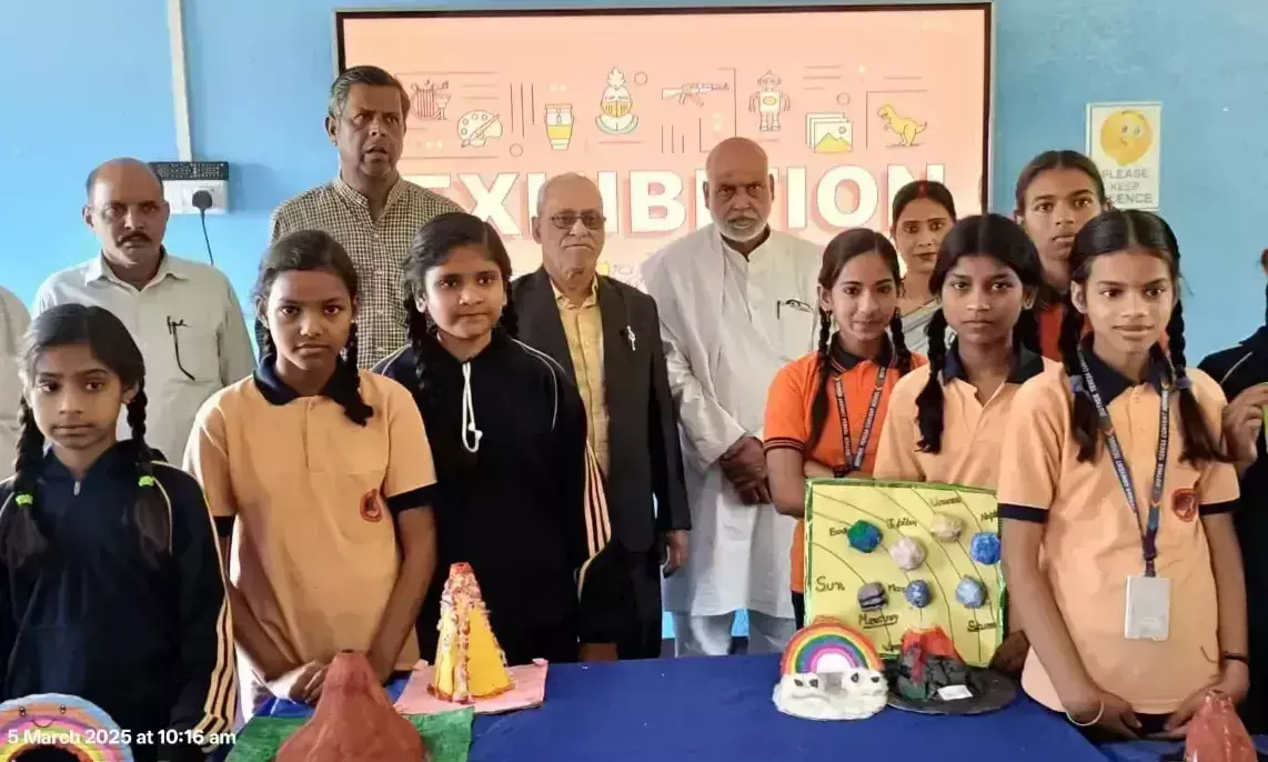 Ballia: मदर टेरेसा कन्वेंट स्कूल में विचार गोष्ठी एवं विज्ञान प्रदर्शनी का आयोजन हुआ Ballia: मदर टेरेसा कन्वेंट स्कूल में विचार गोष्ठी एवं विज्ञान प्रदर्शनी का आयोजन हुआ