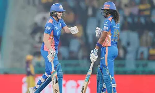 WPL: मैथ्यूज और केर के शानदार प्रदर्शन से मुंबई इंडियंस ने यूपी वारियर्स को छह विकेट से हराया