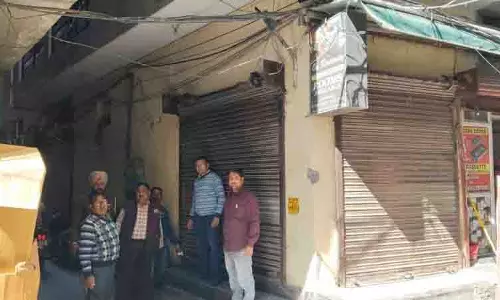 Amritsar MC ने कर न चुकाने वालों की संपत्तियां सील कीं