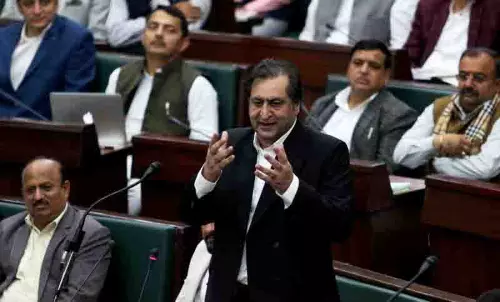 लोन ने J&K के एलजी के संबोधन की आलोचना की लोन ने J&K के एलजी के संबोधन की आलोचना की