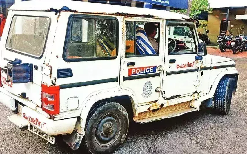 Kerala : अस्थिर छत, घटिया पिछला दरवाज़ा कोवलम पुलिस जंग खा रही Kerala : अस्थिर छत, घटिया पिछला दरवाज़ा कोवलम पुलिस जंग खा रही