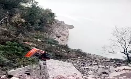 Himachal Pradesh:  गोविंद सागर झील में ट्रक डूबा, ड्राइवर की मौत,लापरवाही का आरोप
