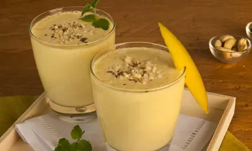 Banana-Walnut Lassi: नवरात्रि में इसका सेवन करने से नहीं होगी थकान