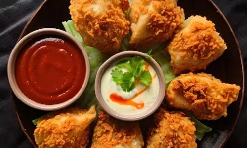 Recipe: घर पर बनाएं स्ट्रीट स्टाइल कुरकुरे मोमोज