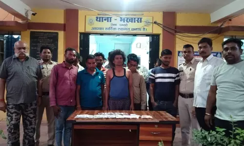 भखारा में 10 जुआरी गिरफ्तार, 47800 रुपए जब्त भखारा में 10 जुआरी गिरफ्तार, 47800 रुपए जब्त