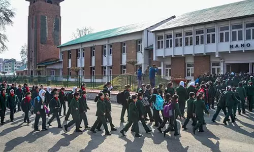 तीन महीने की छुट्टियों के बाद Kashmir में स्कूल खुले