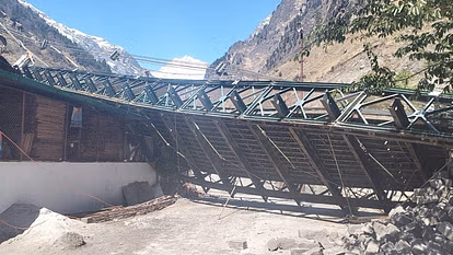 Chamoli: पहाड़ी से गिरी चट्टान से बीआरओ का 52 फीट लंबा पुल टूट