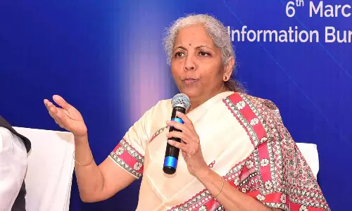 US Tariffs: निर्मला ने निर्यातकों के हितों की रक्षा का वादा किया US Tariffs: निर्मला ने निर्यातकों के हितों की रक्षा का वादा किया