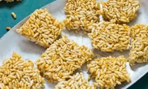 Puffed rice chikki बाजार से लाने के बजाय घर पर ही बनाएं