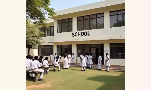 Nizamabad: अनधिकृत निजी स्कूल लोगों को गुमराह कर रहे