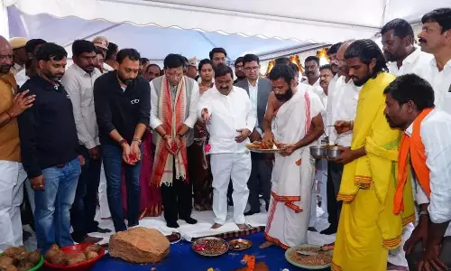 Sridhar Babu ने लेंसकार्ट की सबसे बड़ी आईवियर उत्पादन सुविधा के लिए आधारशिला रखी Sridhar Babu ने लेंसकार्ट की सबसे बड़ी आईवियर उत्पादन सुविधा के लिए आधारशिला रखी