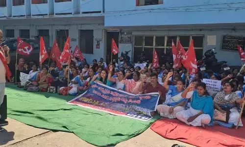 आशा कार्यकर्ताओं ने GPS ट्रैकिंग और कम वेतन का विरोध किया