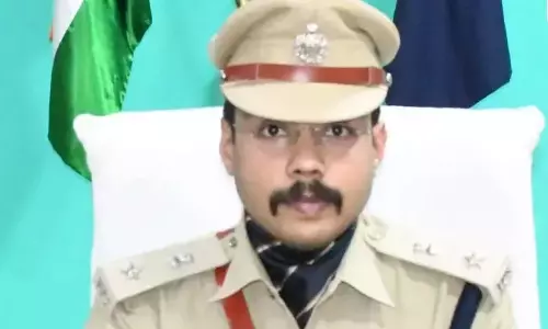 कई परिवारों को नक्सल धमकी, एसपी ने दिलाई सुरक्षा कई परिवारों को नक्सल धमकी, एसपी ने दिलाई सुरक्षा