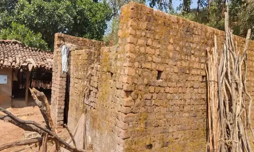 मकान ठेकेदार पीएम आवास बनाने में कर रहे खेला! मकान ठेकेदार पीएम आवास बनाने में कर रहे खेला!