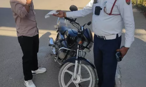 Haryana :  गुरुग्राम में फरवरी में बिना हेलमेट वाहन चलाने पर 51 हजार वाहन चालकों पर जुर्माना