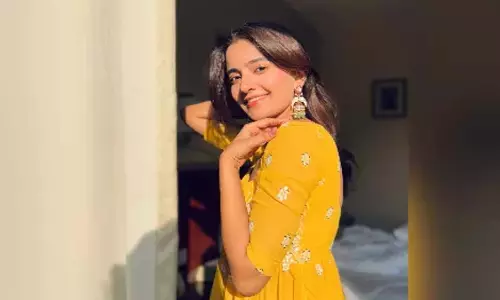 रुखसार ढिल्लन नाराज़, फोटोग्राफी को बताया असहज रुखसार ढिल्लन नाराज़, फोटोग्राफी को बताया असहज
