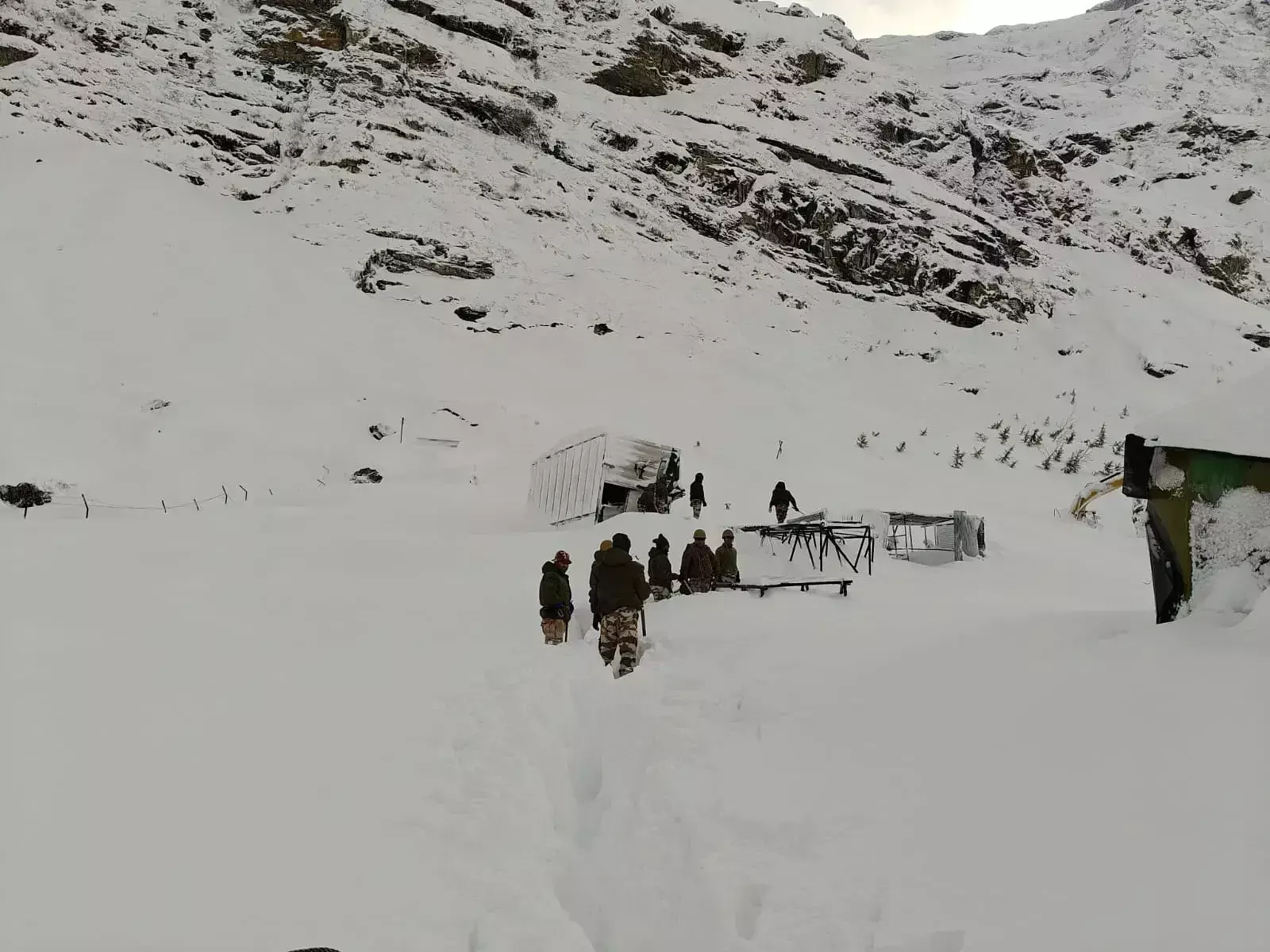 Gopeshwar: बीआरओ मजदूरों के लिए सुरक्षित स्थान ढूंढने में लगा