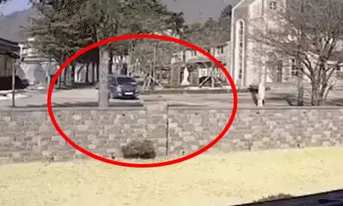 LIVE VIDEO: फाइटर जेट ने अपने ही इलाकों में गिराए बम, 15 नागरिकों सहित 29 घायल