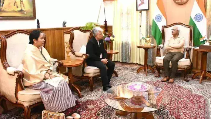 Manipur के कांग्रेस सांसद ने राज्यपाल भल्ला से मुलाकात की