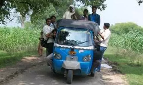 Dineshpur: क्षेत्रवासी डग्गामार वाहनों में दोगुना किराया देकर यात्रा करने के लिए मजबूर Dineshpur: क्षेत्रवासी डग्गामार वाहनों में दोगुना किराया देकर यात्रा करने के लिए मजबूर