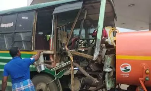 तिरुत्तनी के पास सरकारी बस-लॉरी की टक्कर: 5 की मौत