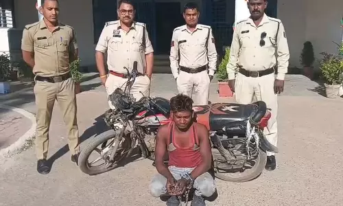 चोरी की बाइक बेचने की फिराक में युवक गिरफ्तार, पुलिस ने भेजा रिमांड पर