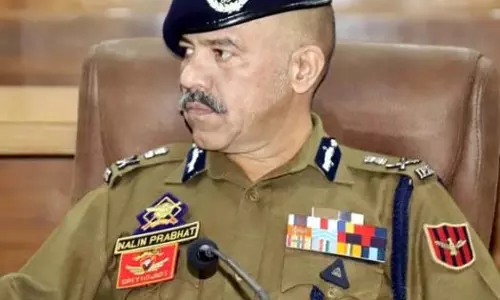 DGP: नशीली दवाओं की समस्या और आतंकवाद के खिलाफ लड़ाई एक ही स्तर पर DGP: नशीली दवाओं की समस्या और आतंकवाद के खिलाफ लड़ाई एक ही स्तर पर