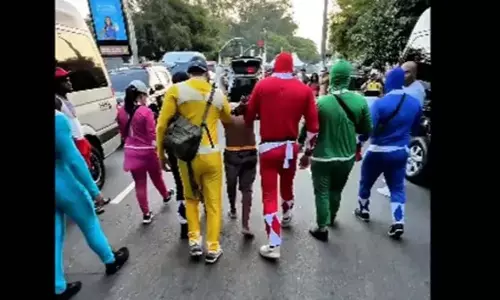 जेबकतरों को पकड़ने के लिए पावर रेंजर्स बनी पुलिस, देखें वायरल VIDEO