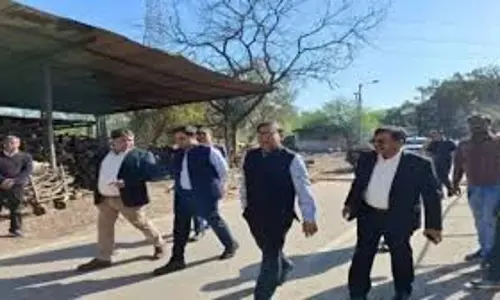 Ghaziabad: प्रमुख सचिव अमृत अभिजात ने नगर निगम कार्यों का निरीक्षण किया