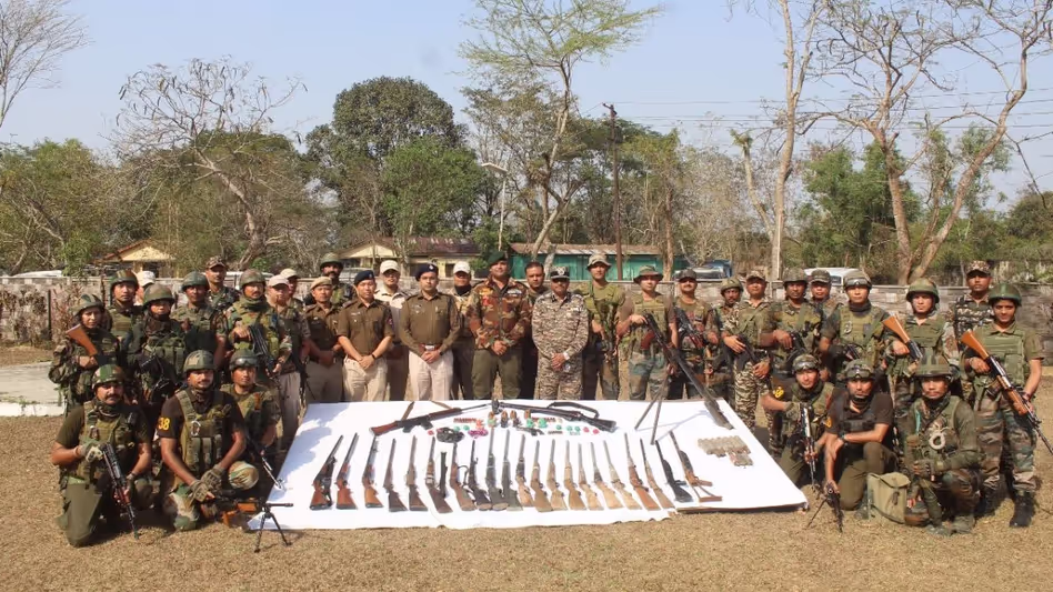Manipur : आत्मसमर्पण अवधि के दौरान लोगों ने 1,000 से अधिक अवैध हथियार सौंपे