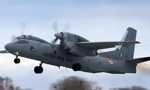 Bengal: हवाई अड्डे पर भारतीय वायुसेना का विमान दुर्घटनाग्रस्त, चालक दल सुरक्षित