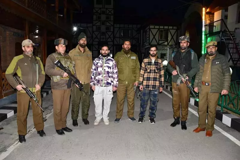 श्रीनगर में दो कुख्यात ड्रग तस्करों पर पीआईटी एनडीपीएस अधिनियम के तहत मामला दर्ज: पुलिस श्रीनगर में दो कुख्यात ड्रग तस्करों पर पीआईटी एनडीपीएस अधिनियम के तहत मामला दर्ज: पुलिस