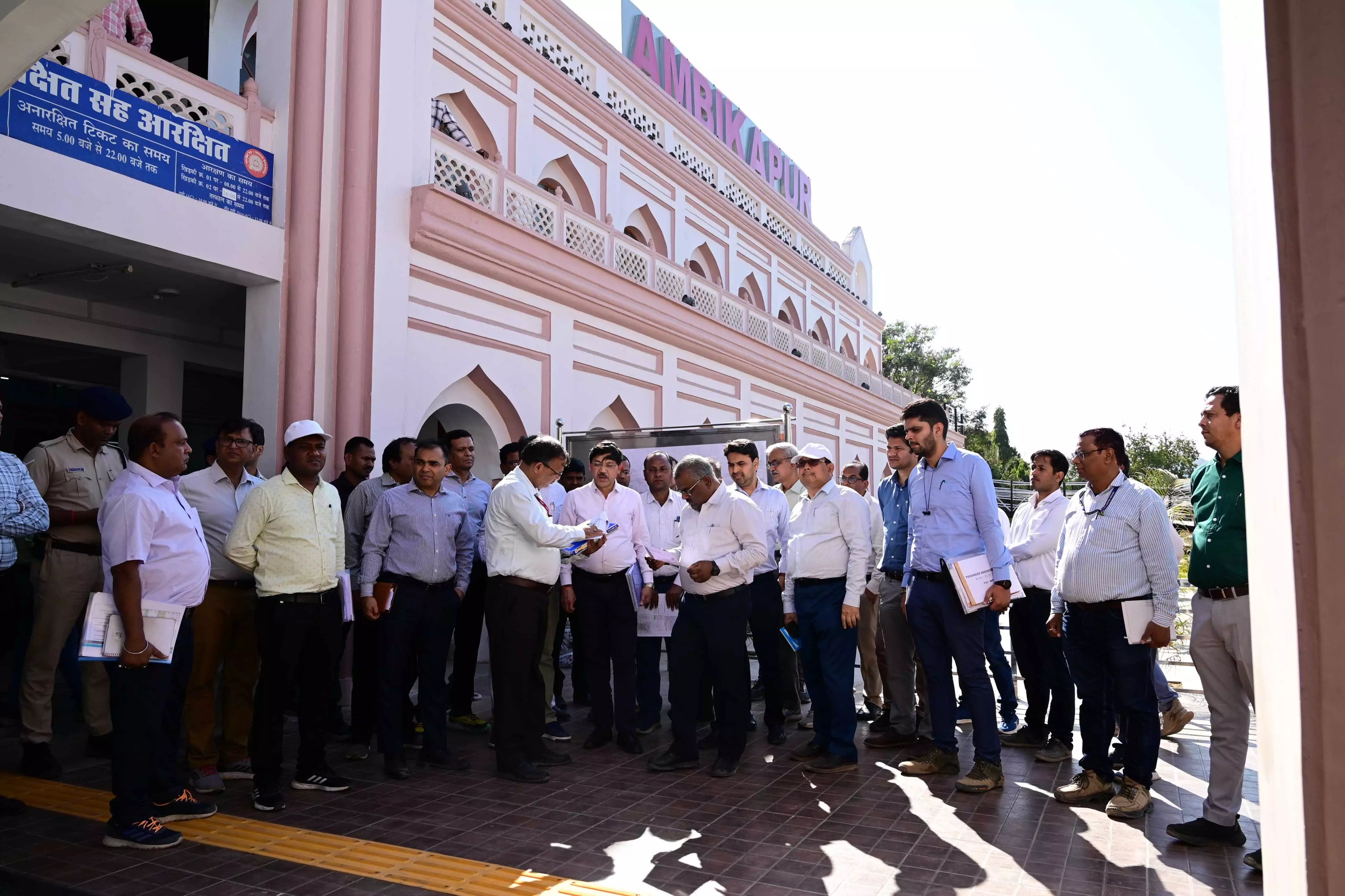 महाप्रबंधक तरुण प्रकाश ने अम्बिकापुर-अनूपपुर रेल खंड का किया निरीक्षण महाप्रबंधक तरुण प्रकाश ने अम्बिकापुर-अनूपपुर रेल खंड का किया निरीक्षण