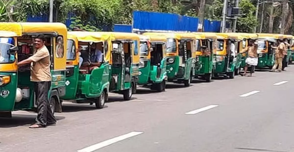 Kerala: मलप्पुरम में निजी बस कर्मचारियों द्वारा मारपीट के बाद ऑटो चालक की मौत Kerala: मलप्पुरम में निजी बस कर्मचारियों द्वारा मारपीट के बाद ऑटो चालक की मौत