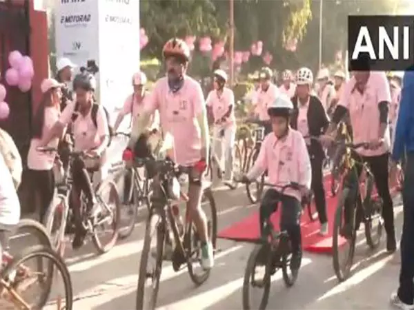 फिट इंडिया पिंक साइक्लोथॉन सीजन 2 Sashakt Nari को अंतर्राष्ट्रीय महिला दिवस के अवसर पर दिल्ली में हरी झंडी दिखाई गई फिट इंडिया पिंक साइक्लोथॉन सीजन 2 Sashakt Nari को अंतर्राष्ट्रीय महिला दिवस के अवसर पर दिल्ली में हरी झंडी दिखाई गई