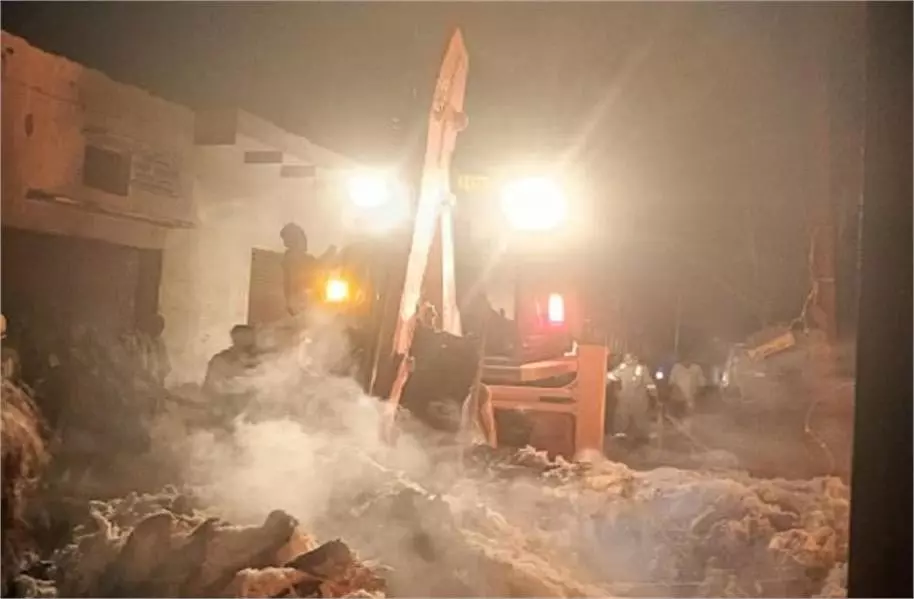 Jharkhand : कपास गोदाम में भीषण आग, लाखों का नुकसान Jharkhand : कपास गोदाम में भीषण आग, लाखों का नुकसान