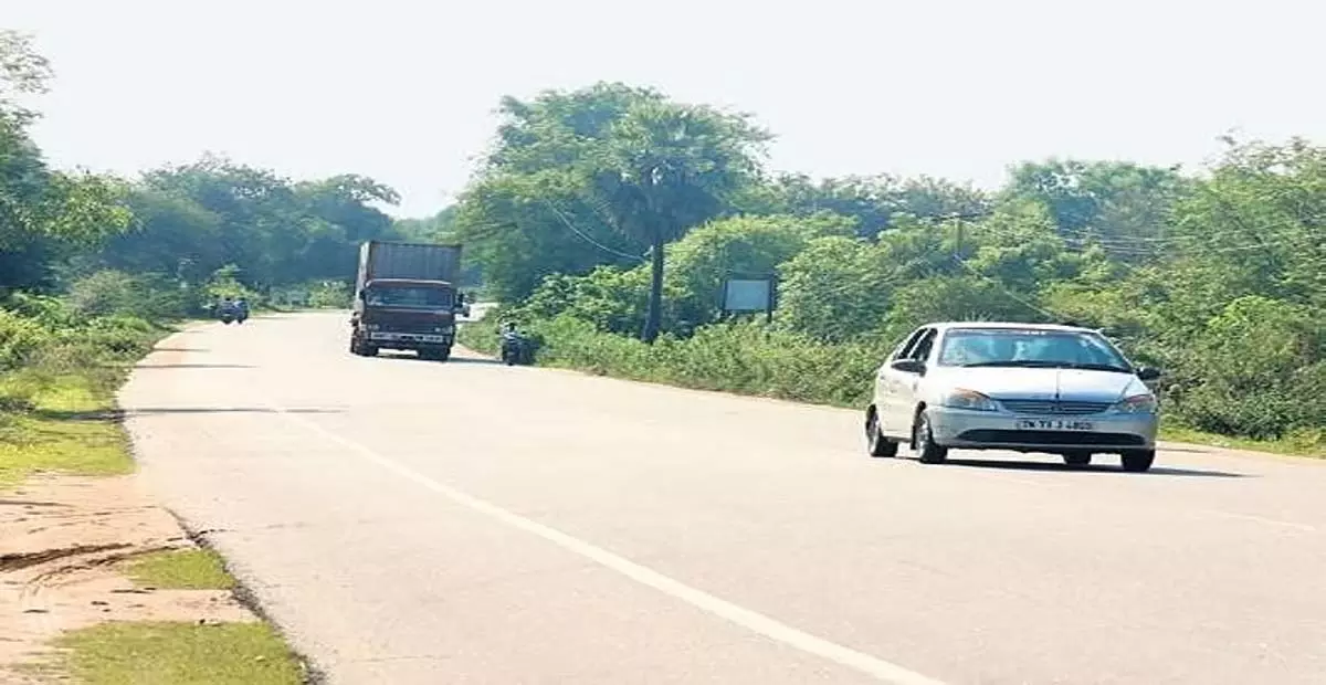 Tamil Nadu: करुमलाई बालाजी मंदिर तक सड़क चौड़ी करें और दुर्घटनाओं को रोकें Tamil Nadu: करुमलाई बालाजी मंदिर तक सड़क चौड़ी करें और दुर्घटनाओं को रोकें