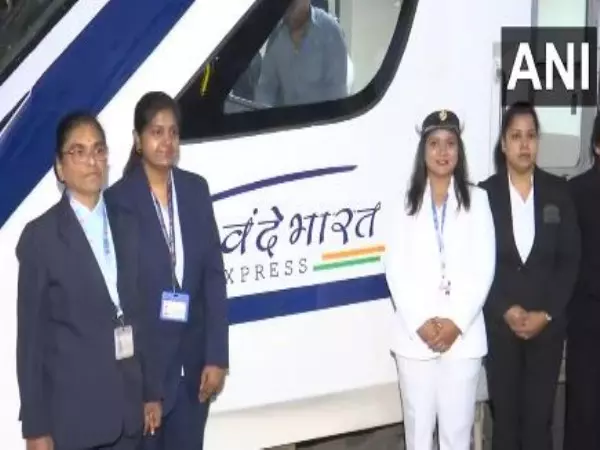 International Women Day: पहली बार वंदे भारत एक्सप्रेस का संचालन केवल महिला चालक दल द्वारा किया जा रहे International Women Day: पहली बार वंदे भारत एक्सप्रेस का संचालन केवल महिला चालक दल द्वारा किया जा रहे