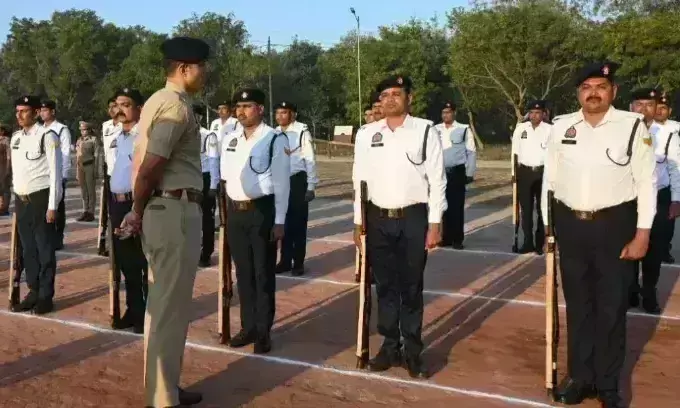 Firozabad: पुलिस लाइन में परेड की सलामी ली गयी Firozabad: पुलिस लाइन में परेड की सलामी ली गयी