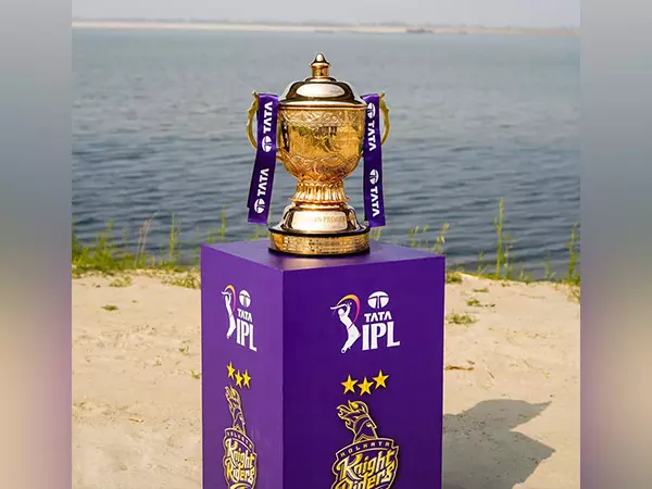 KKR के आईपीएल 2024 ट्रॉफी टूर का पटना में भव्य आगमन KKR के आईपीएल 2024 ट्रॉफी टूर का पटना में भव्य आगमन
