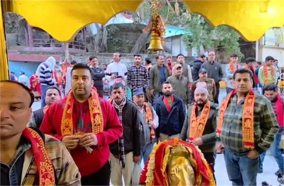 Jammu-Kashmir: पवित्र छड़ी यात्रा, ढोल-नगाड़ों के साथ कई किलोमीटर चलेंगे श्रद्धालु Jammu-Kashmir: पवित्र छड़ी यात्रा, ढोल-नगाड़ों के साथ कई किलोमीटर चलेंगे श्रद्धालु