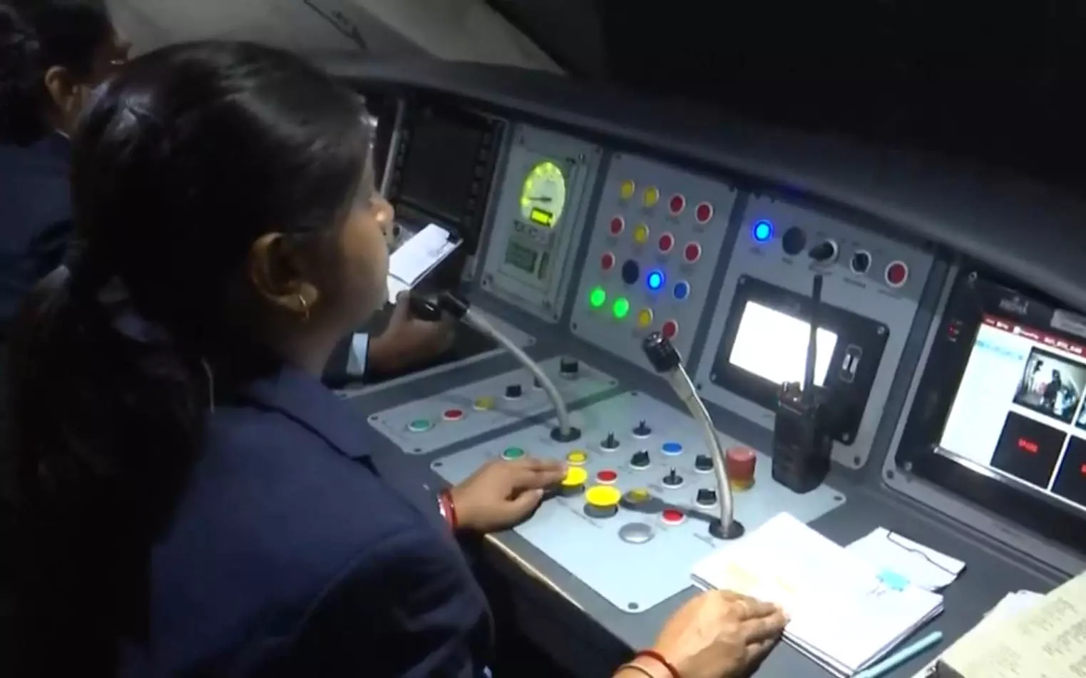 महिला दिवस पर भारतीय रेलवे की ऐतिहासिक पहल, VIDEO महिला दिवस पर भारतीय रेलवे की ऐतिहासिक पहल, VIDEO