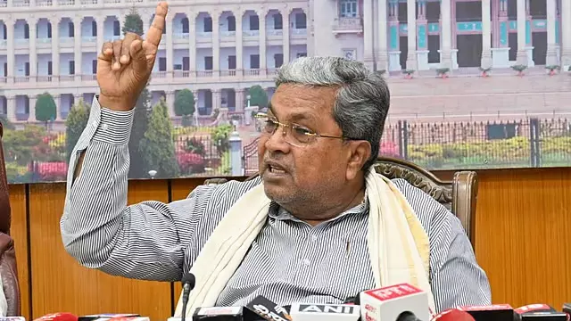 आइए हम सब मिलकर महिलाओं के साथ मिलकर हिंसा और असमानता के खिलाफ लड़ाई लड़ें: CM आइए हम सब मिलकर महिलाओं के साथ मिलकर हिंसा और असमानता के खिलाफ लड़ाई लड़ें: CM